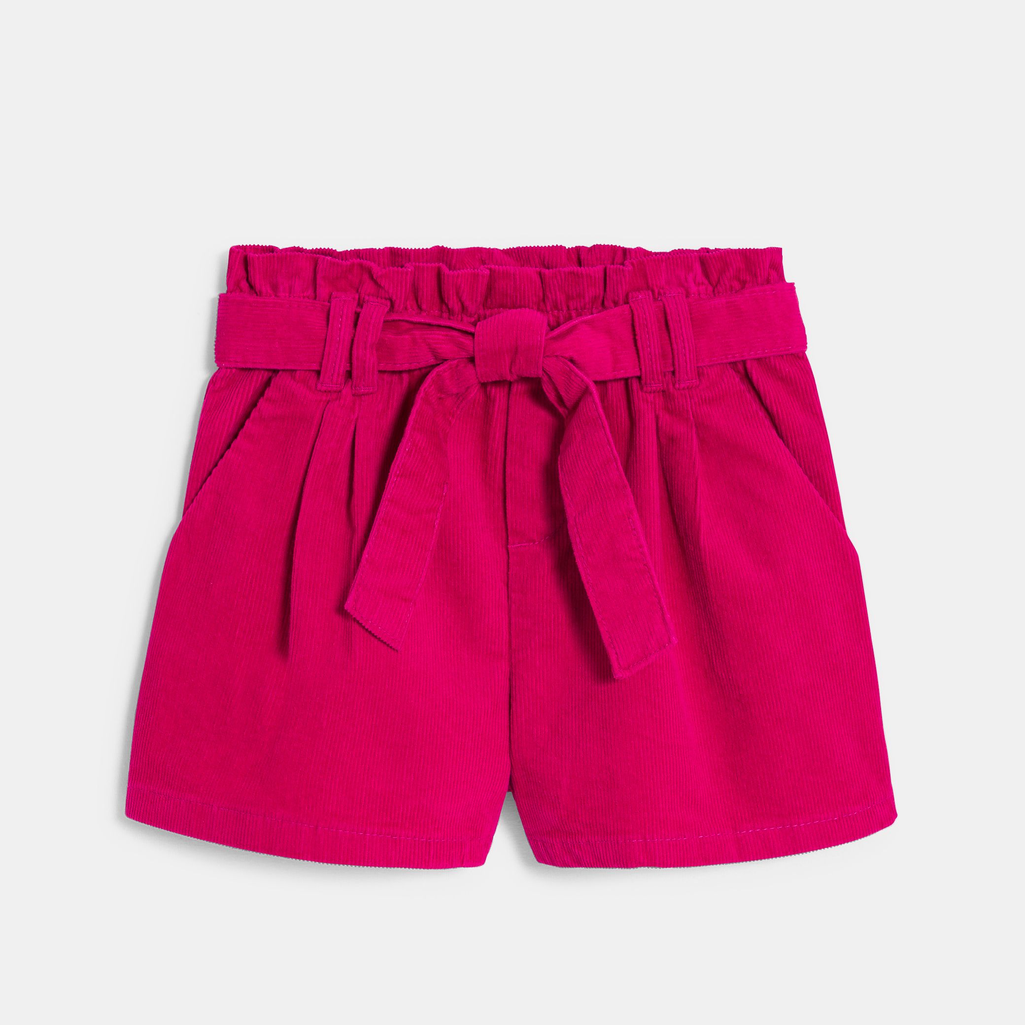 Quần short nhung với thắt lưng